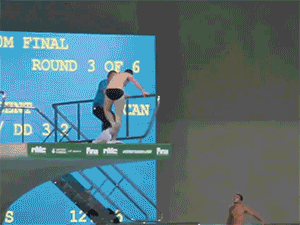 Đây chắc hẳn là màn nhảy cầu hài hước và "khó đỡ" nhất trong lịch sử các kỳ Olympic!