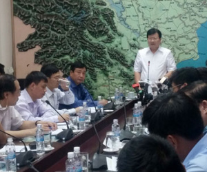 Phó Thủ tướng họp khẩn 28 tỉnh chống bão Thần sét