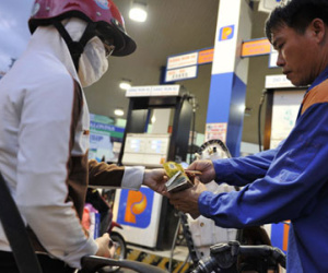 Xăng có thể tăng 600 đồng một lít vào ngày mai