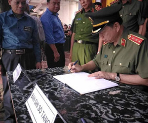 Bộ trưởng Tô Lâm viếng đám tang bí thư, chủ tịch HĐND tỉnh Yên Bái