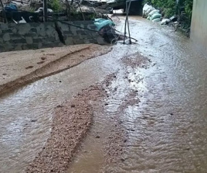 Lượng bùn đất khổng lồ từ dự án của FLC lại "bao trùm" khu dân cư