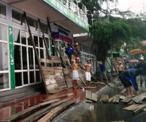 Người dân ven biển Hải Phòng chạy đua với bão Dianmu