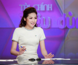 Á hậu Tú Anh lần đầu lên sóng VTV24