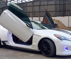 Hyundai Genesis coupe độ cửa cắt kéo của thợ Việt Nam