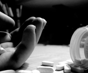 Nữ sinh đòi tự tử vì bị cô giáo tát tai, cho cả lớp sỉ nhục