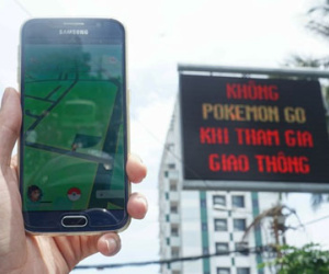 Bảng điện tử ở TP HCM đồng loạt cảnh báo Pokemon Go