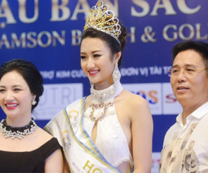 Hoa hậu Thu Ngân ủng hộ cha mẹ chia tay tìm hạnh phúc mới