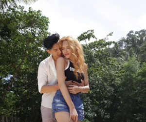 Bất ngờ bị "tuýt còi" dù chưa ra mắt, Hương Giang Idol tháo mác 18+ cho MV mới