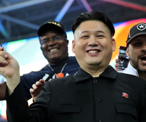 Cổ động viên giống Kim Jong Un được chú ý ở Brazil