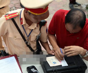 Phạt lỗi nồng độ cồn: Xe đâu có say mà giữ