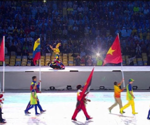 Quốc kỳ Việt Nam tung bay trong lễ bế mạc Olympic Rio 2016