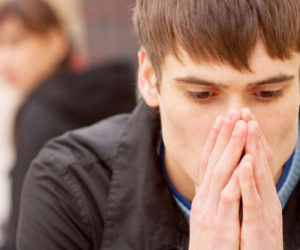 Cha mẹ phản đối vì bạn gái tôi bị bệnh và không hợp tuổi