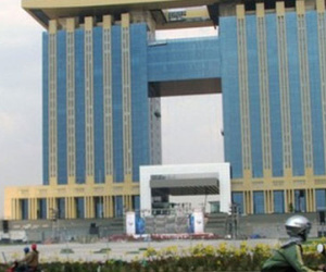 Vào Trung tâm hành chính tỉnh Bình Dương nghiêm ngặt như sân bay