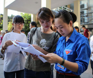 Xét tuyển ĐH-CĐ 2016: Trường “hóa” người thân để săn thí sinh