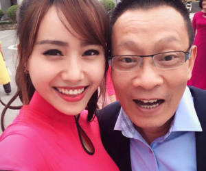 Ảnh hiếm của MC thời tiết VTV bị tố "làm màu" trong cơn bão