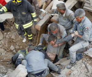 Chùm ảnh cứu hộ nạn nhân động đất ở Italy
