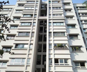 Cư dân hãi hùng vì thang máy chung cư nhốt người suốt 3 giờ, thường xuyên rung lắc, rơi tự do
