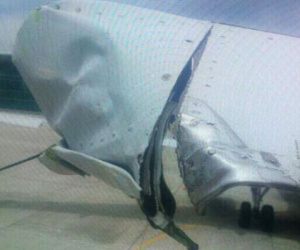 Máy bay Vietnam Airlines bị rách cánh đuôi do va cột đèn