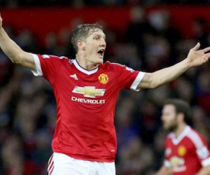 Muốn ở lại M.U Schweinsteiger phải giảm lương