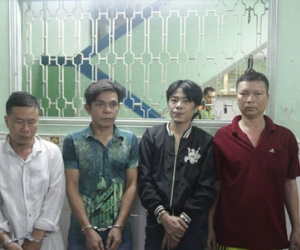Thiếu nữ gạ gẫm kích dục để đồng bọn cướp tài sản