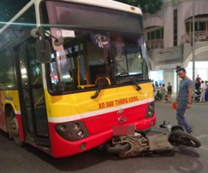 Hà Nội: Cô gái chết thảm sau tai nạn liên hoàn trên phố Hàng Khay