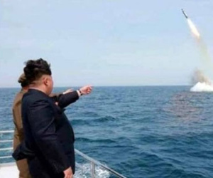 Kim Jong-un khen vụ thử tên lửa đạn đạo "thành công vĩ đại"