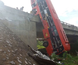 Nạn nhân vụ xe khách lao xuống cầu: Phút kinh hoàng giữa trời mưa to