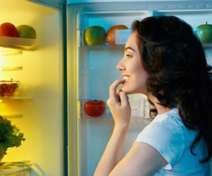 5 nguyên nhân khiến bạn thèm ăn dù không đói
