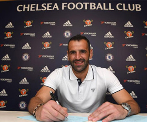 Chelsea tuyển mộ thủ môn vô địch Euro 2016
