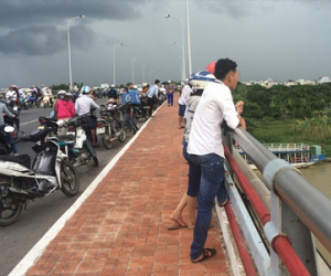 Đà Nẵng: Người đàn ông nhảy cầu tự tử trước sự ngỡ ngàng của người đi đường