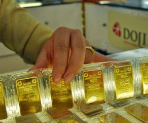 Giá vàng hôm nay 27/8: Tăng dựng ngược rồi sụp đổ