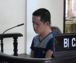 Đau xót phiên tòa xử cháu bé mồ côi bị gã hàng xóm giở trò đồi bại khi mới tròn 5 tuổi