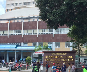 Bệnh nhân HIV cầm kéo rượt bác sĩ, náo loạn phòng cấp cứu