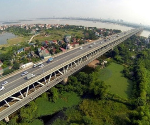 Cầu Thăng Long lại xuống cấp nghiêm trọng