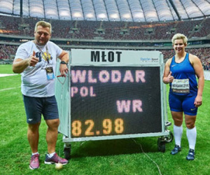 Mới đoạt HCV Olympic, về nhà thi đấu phá kỷ lục thế giới