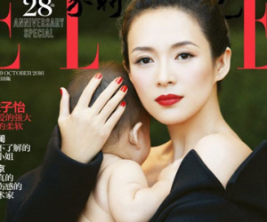 Chương Tử Di ngọt ngào bên con gái sau 8 tháng sinh