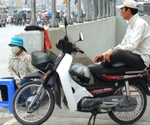 Góc khuất nghề xe ôm: Tài xế rùng mình kể lại những chuyến xe định mệnh lúc nửa đêm