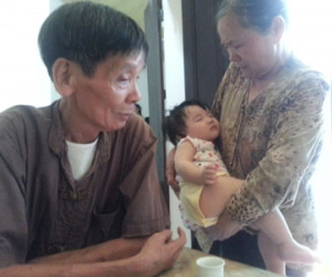 Mẹ lìa đời vì "hung thần" xe buýt, con thơ khóc ngặt khát sữa