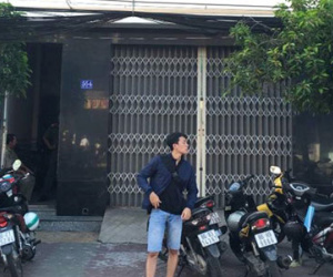 Học sinh phát hiện thầy giáo chết sau nhà với vết hằn trên lưng