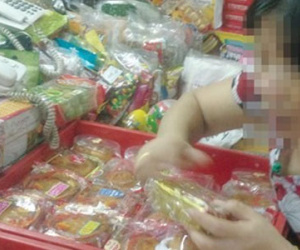 Bánh trung thu làm bằng bột sắn, hương liệu bán ở chợ TP HCM