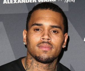 Chris Brown bị bắt giữ tại nhà vì cầm súng dọa giết Cựu Hoa hậu California