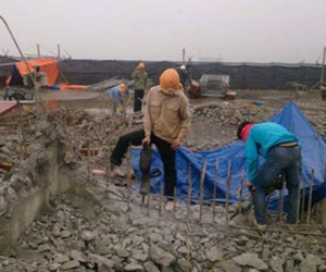 Hà Nội: Nhà 8B Lê Trực, mới dỡ xong mặt sàn bê tông nóc tầng 19