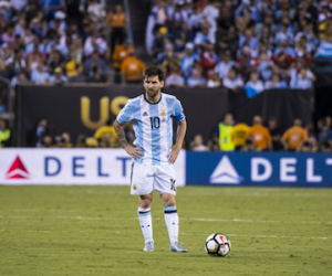 Messi chống đối Barca để trở về tuyển Argentina