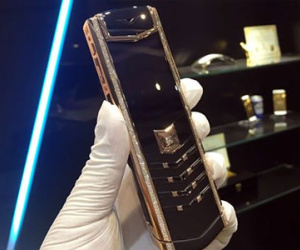 Nữ giáo viên báo mất trộm điện thoại Vertu 400 triệu