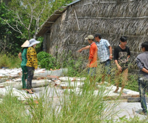 Sập tường nhà hoang, 2 học sinh chết thương tâm