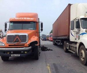 Va chạm với xe container, nam thanh niên tử vong tại chỗ
