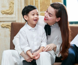 Con trai Hà Hồ trổ tiếng Anh gây sốt cộng đồng mạng