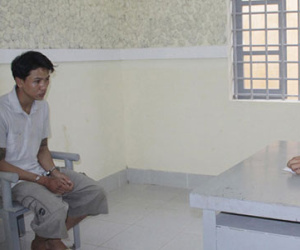 Tên trộm không bằng lái điều khiển ô tô bị lật "chỏng vó"