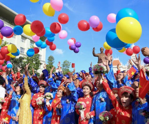 100 cặp đôi hạnh phúc trong lễ cưới tập thể ngày Quốc Khánh