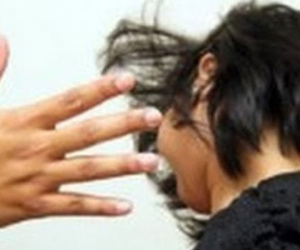 Cô giáo bị kỷ luật vì nhiều lần đánh nữ sinh